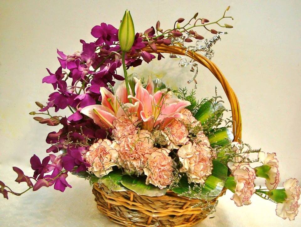 Round Basket of Mix Flowersdelivery in Delhi