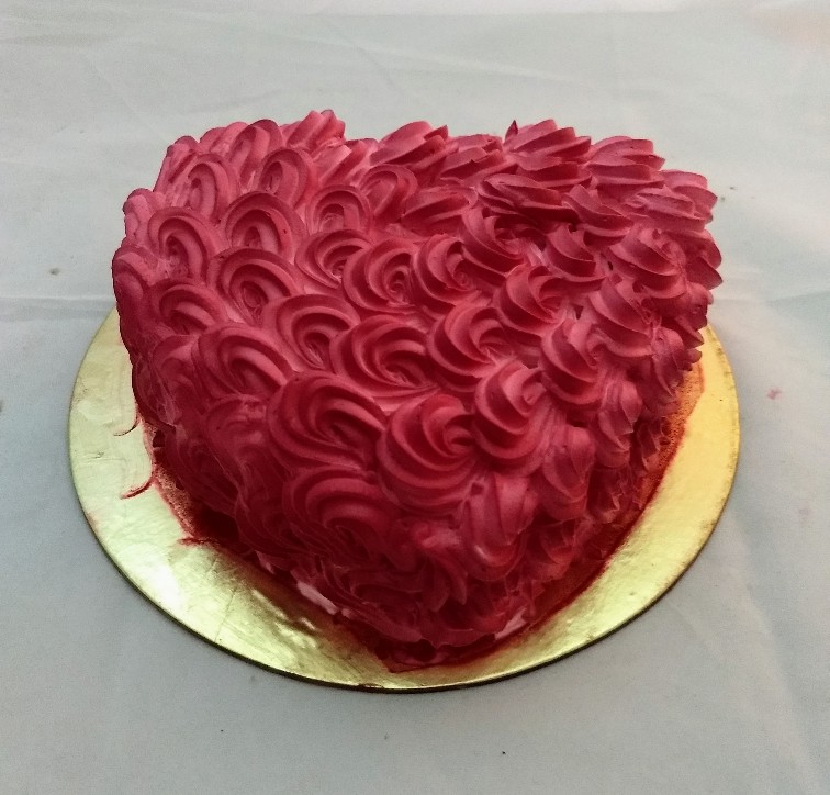 1Kg Red Rose Heartshape Cake