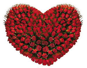 Heart Shape arrangement�of Red roses